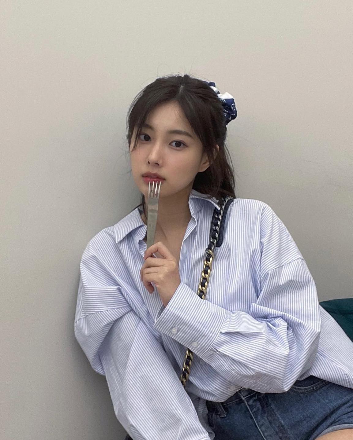 시원하게🩵🤍스트라이프 셔츠 이미지