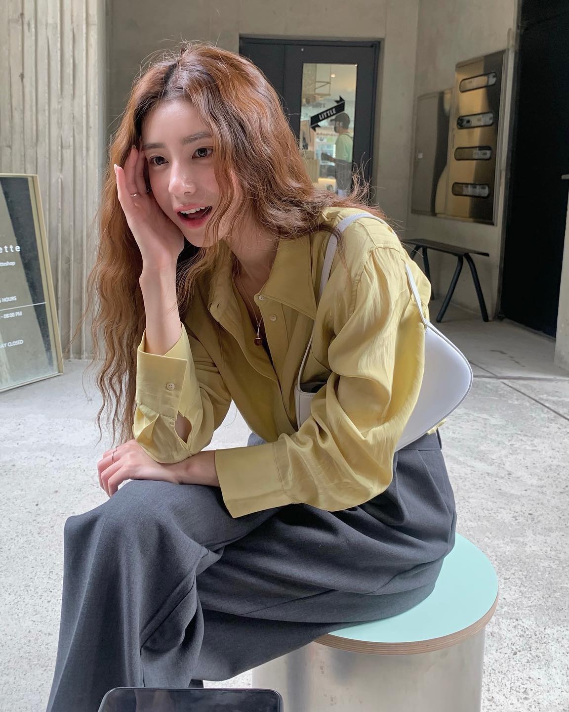 가을 준비🍃셔츠 슬랙스 색감🪄 이미지