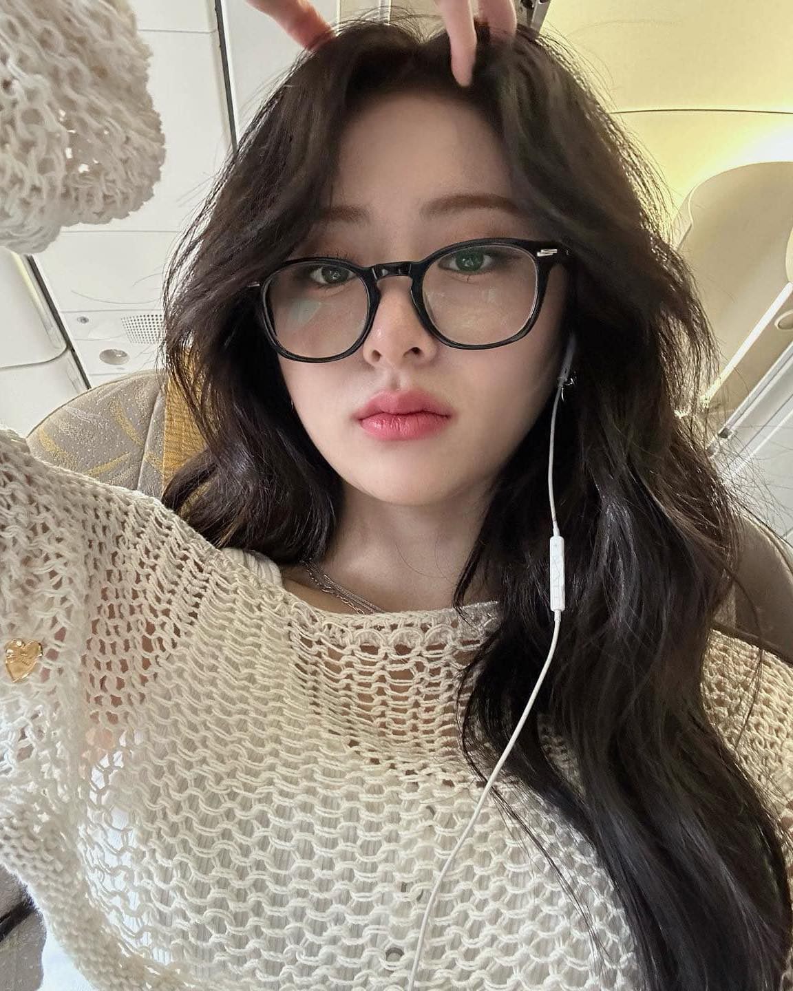 그물니트 하나로 꾸안꾸룩🕸️🤍 이미지
