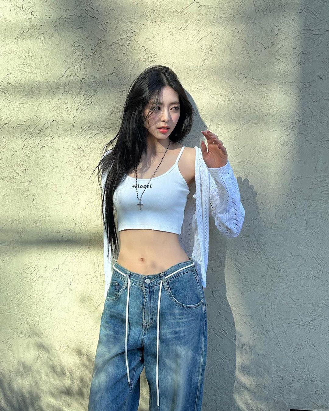 청바지 + 화이트👖🤍꿀조합 이미지