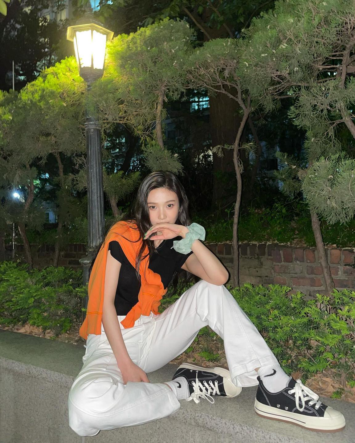 어깨에 걸치는게 코디 포인트😘🤍 이미지