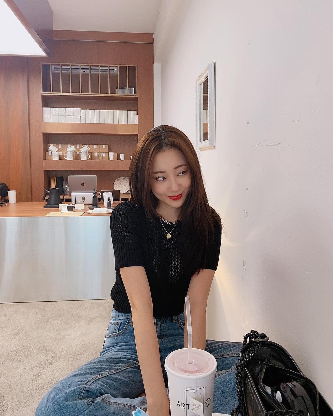 기본이 최고👖검정 반팔+청바지 이미지