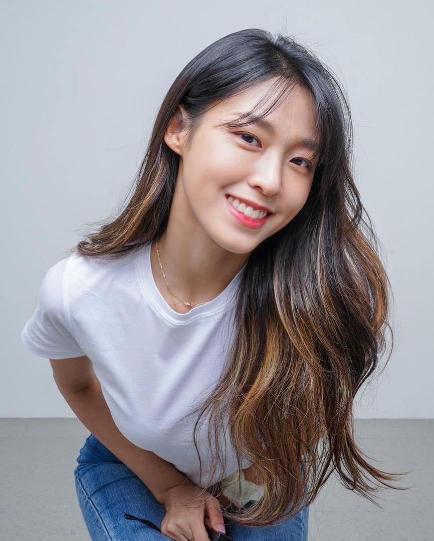 청순하게 흰 티+목걸이@어때?🤍 이미지