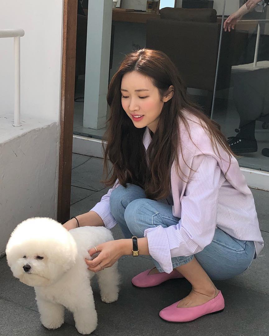 어깨에 걸치는게 코디 포인트😘🤍 이미지