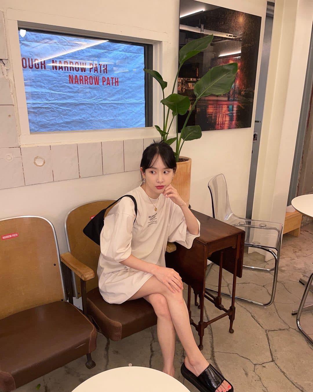 청순하게 흰 티+목걸이@어때?🤍 이미지
