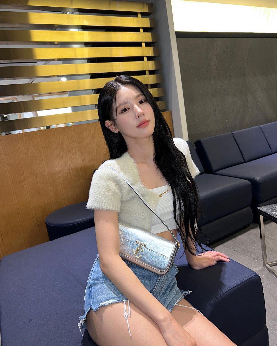 청바지 + 화이트👖🤍꿀조합 이미지