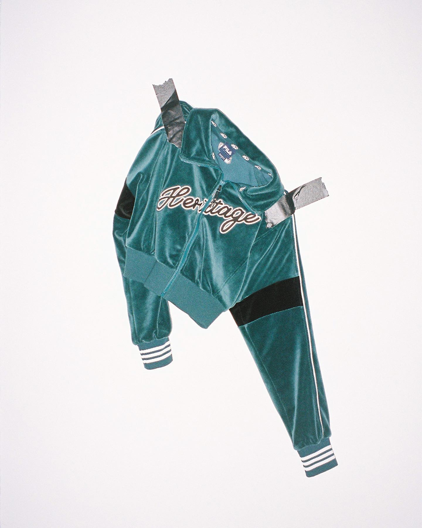 휠라 x 앨리스 펑크🩵협업 클라스
헤리티지에 Y2K무드 추가❤️💙스타일 장인 앨펑이 참여한 23FW 8/24(목) 오전 11시 런칭 #광고 이미지8