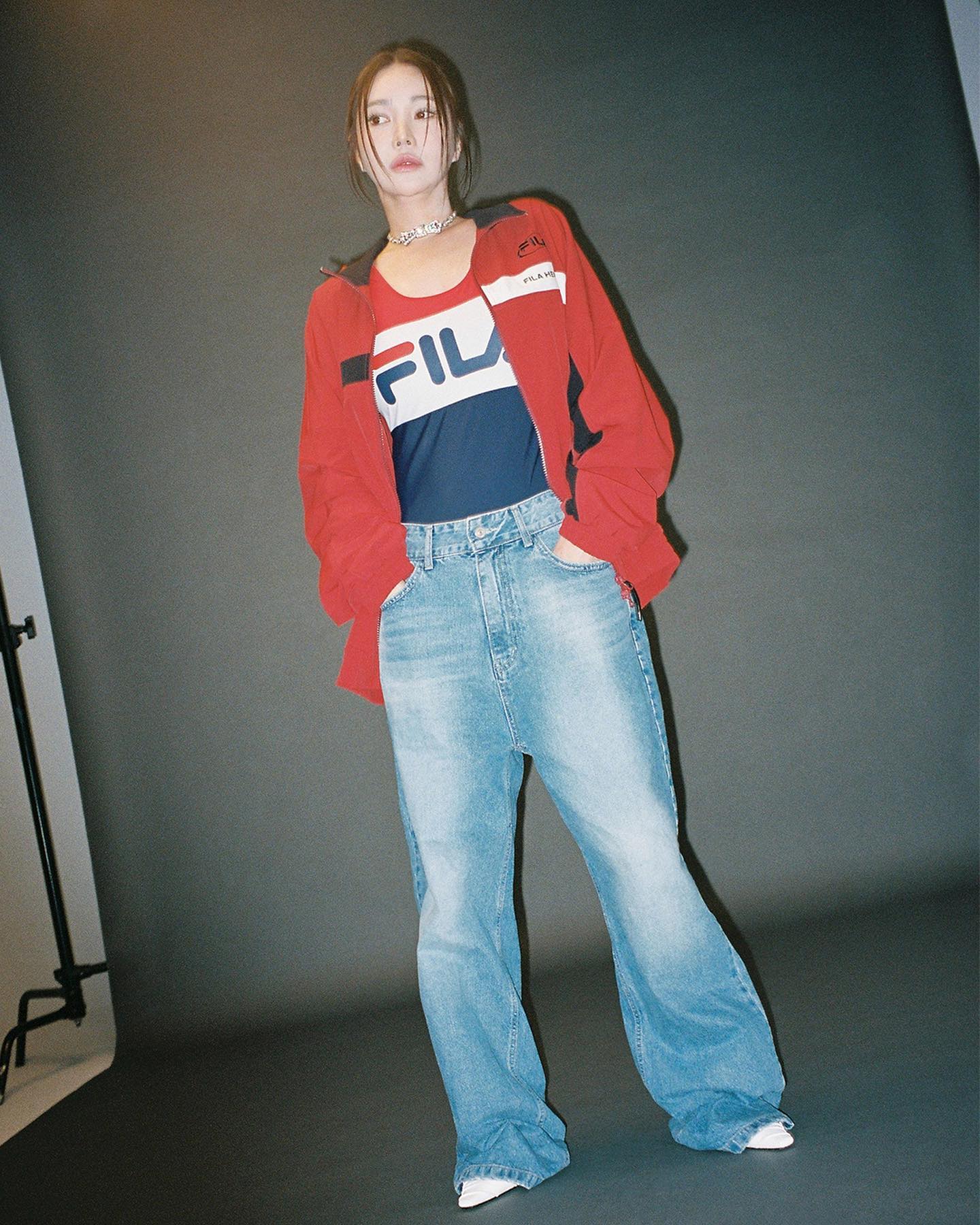 휠라 x 앨리스 펑크🩵협업 클라스
헤리티지에 Y2K무드 추가❤️💙스타일 장인 앨펑이 참여한 23FW 8/24(목) 오전 11시 런칭 #광고 이미지9