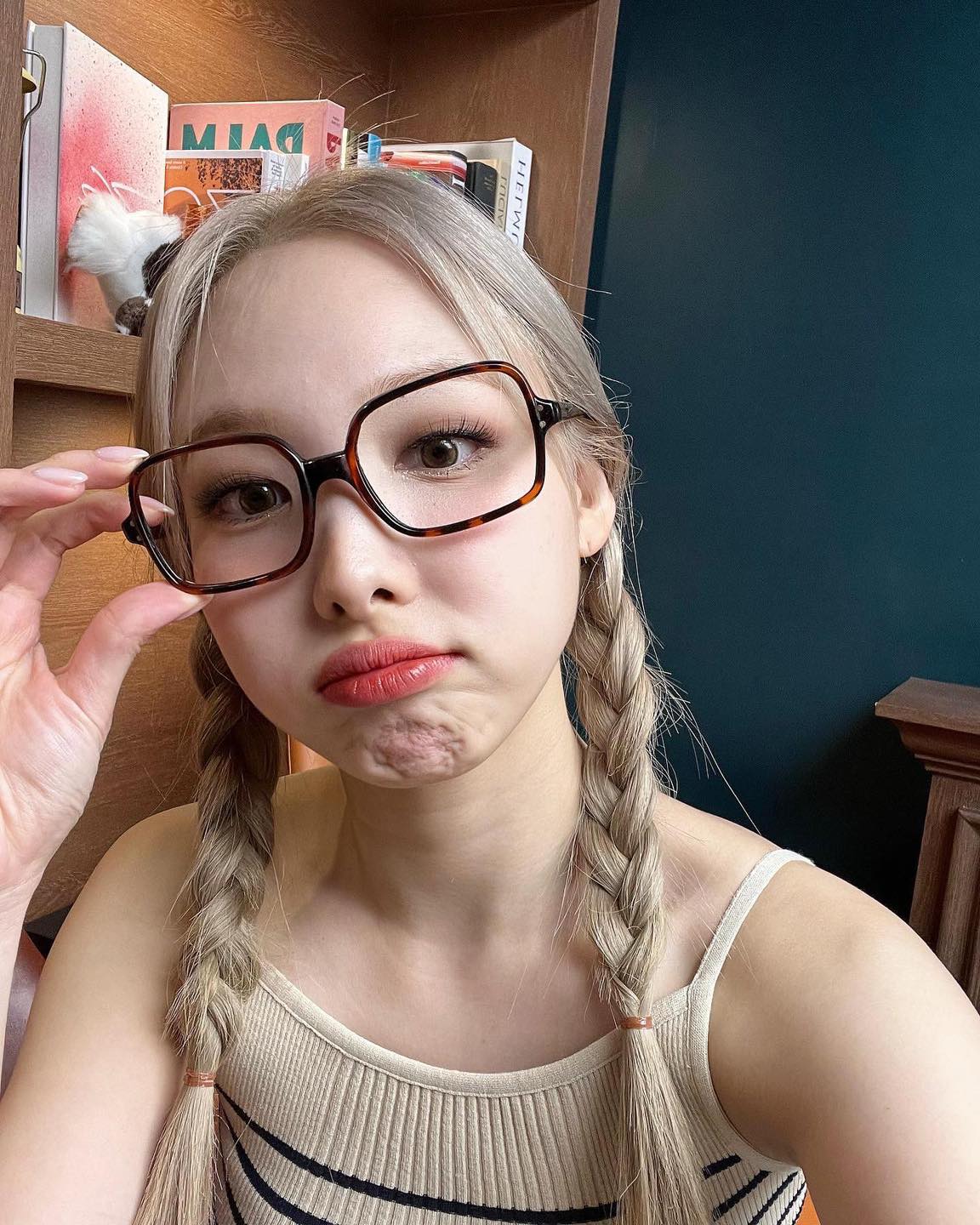탈색머리로 땋은 양갈래@해봐🧝🏻‍♀️ 이미지