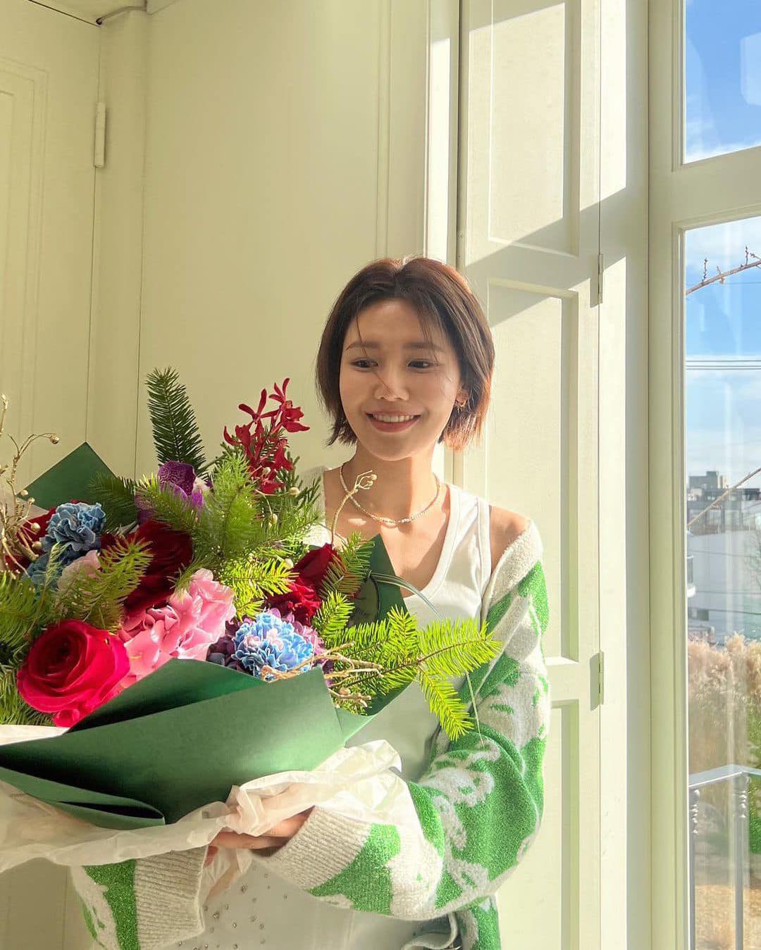 민소매엔 얇은 목걸이 함께🫶 이미지