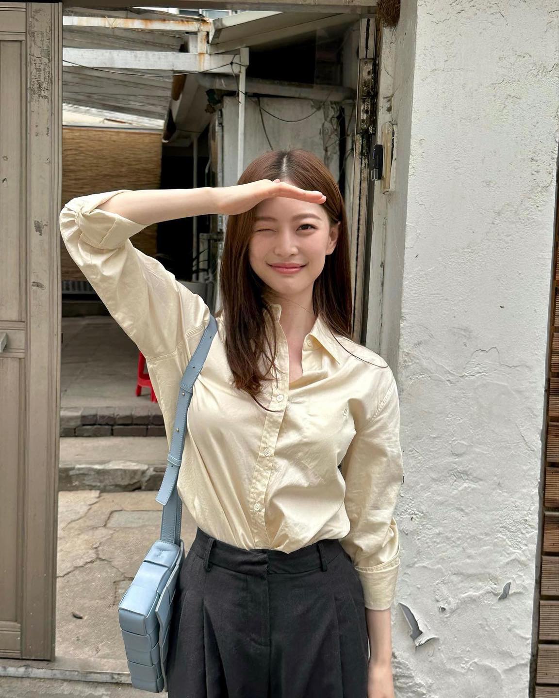 가을에도 산뜻하게 연노랑셔츠🧈 이미지