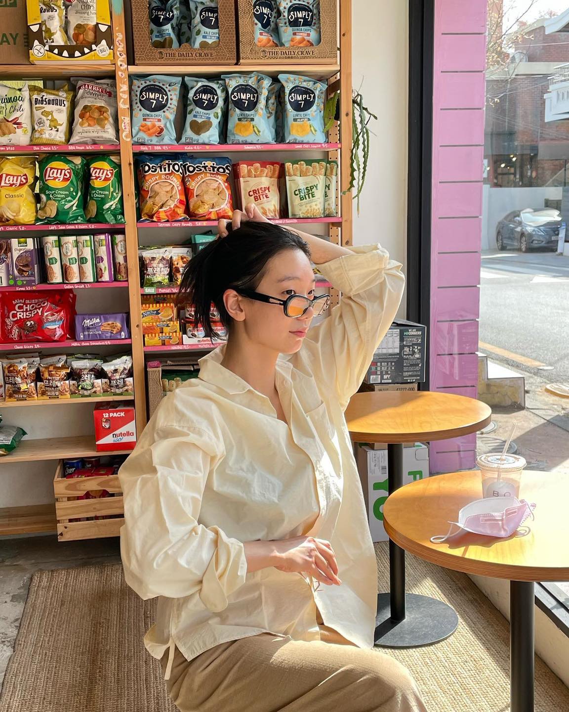 가을에도 산뜻하게 연노랑셔츠🧈 이미지"