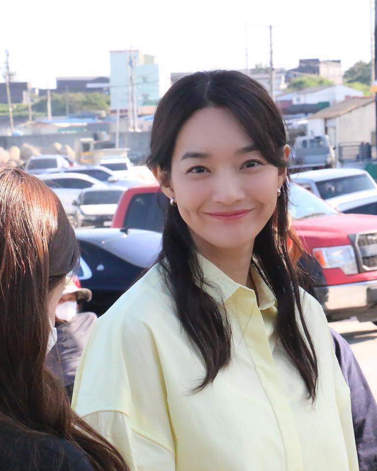 가을에도 산뜻하게 연노랑셔츠🧈 이미지6