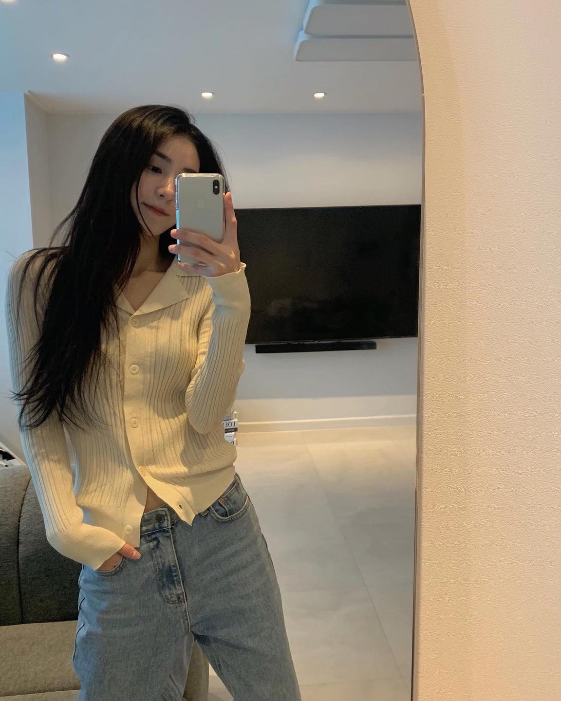 간절기에는 가디건에 청바지🤍🧵 이미지
