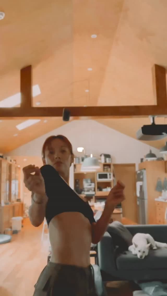 역시 언니는 탑 중의 탑이에요💖
낮술 춤이라는 이효리🍷🍶 멋지다!  이미지