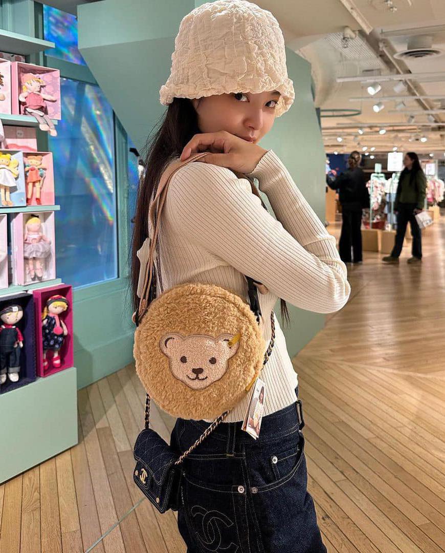 캐주얼하게 청바지+샤넬백👖👜 이미지