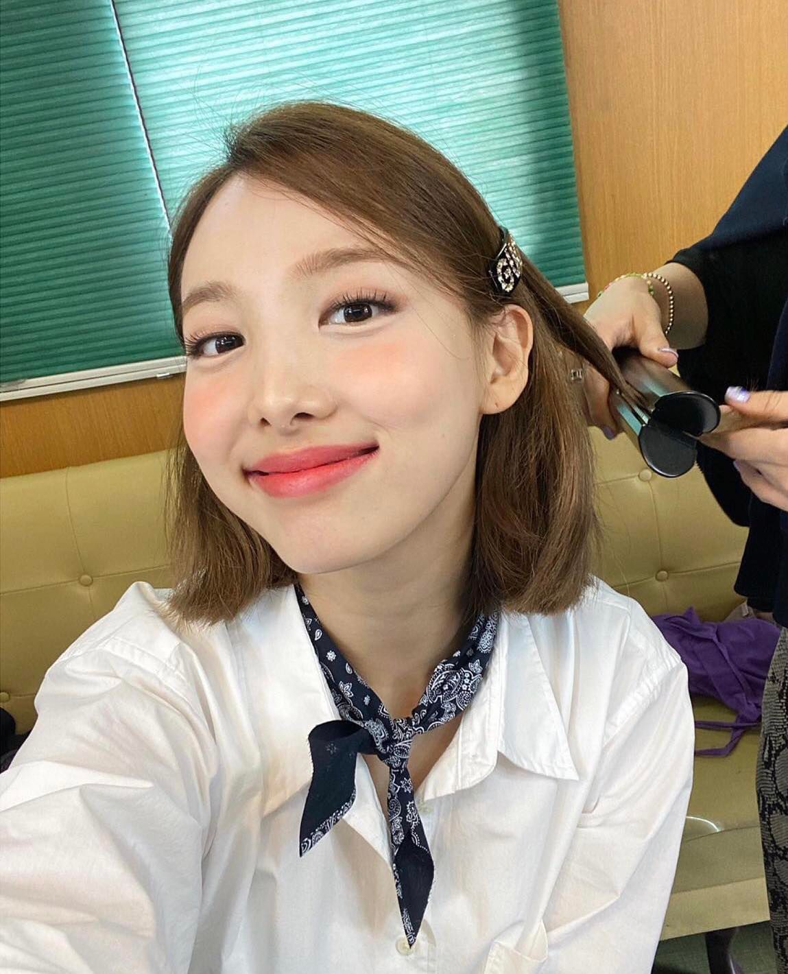 언니들의 셔츠 스카프 스타일링💫 이미지"