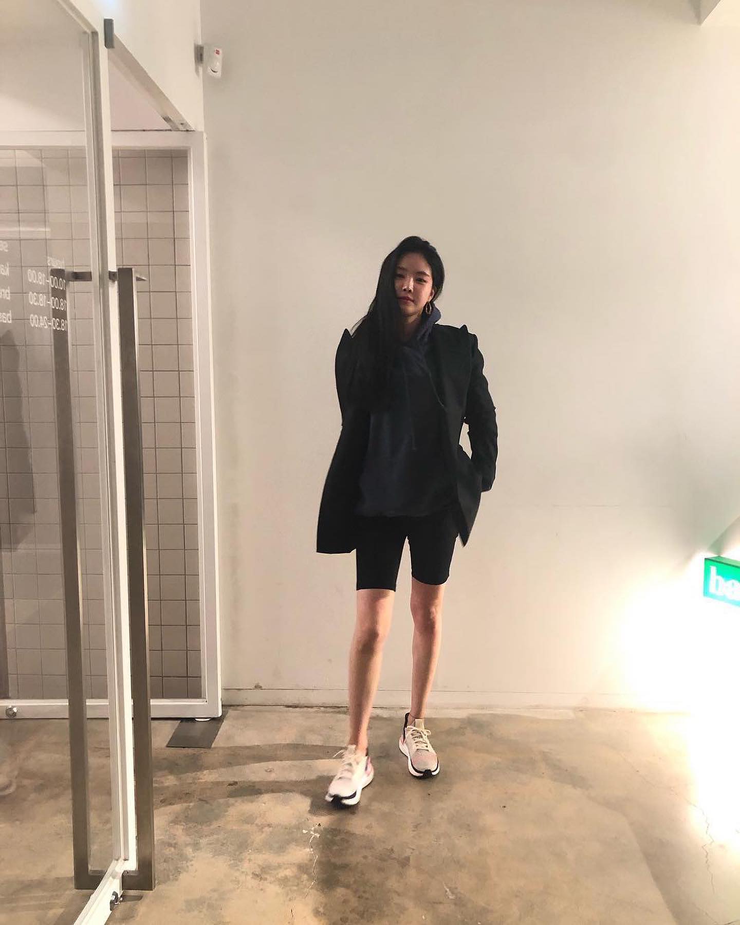 바이커쇼츠 + 블레이저 조합🩶🖤 이미지