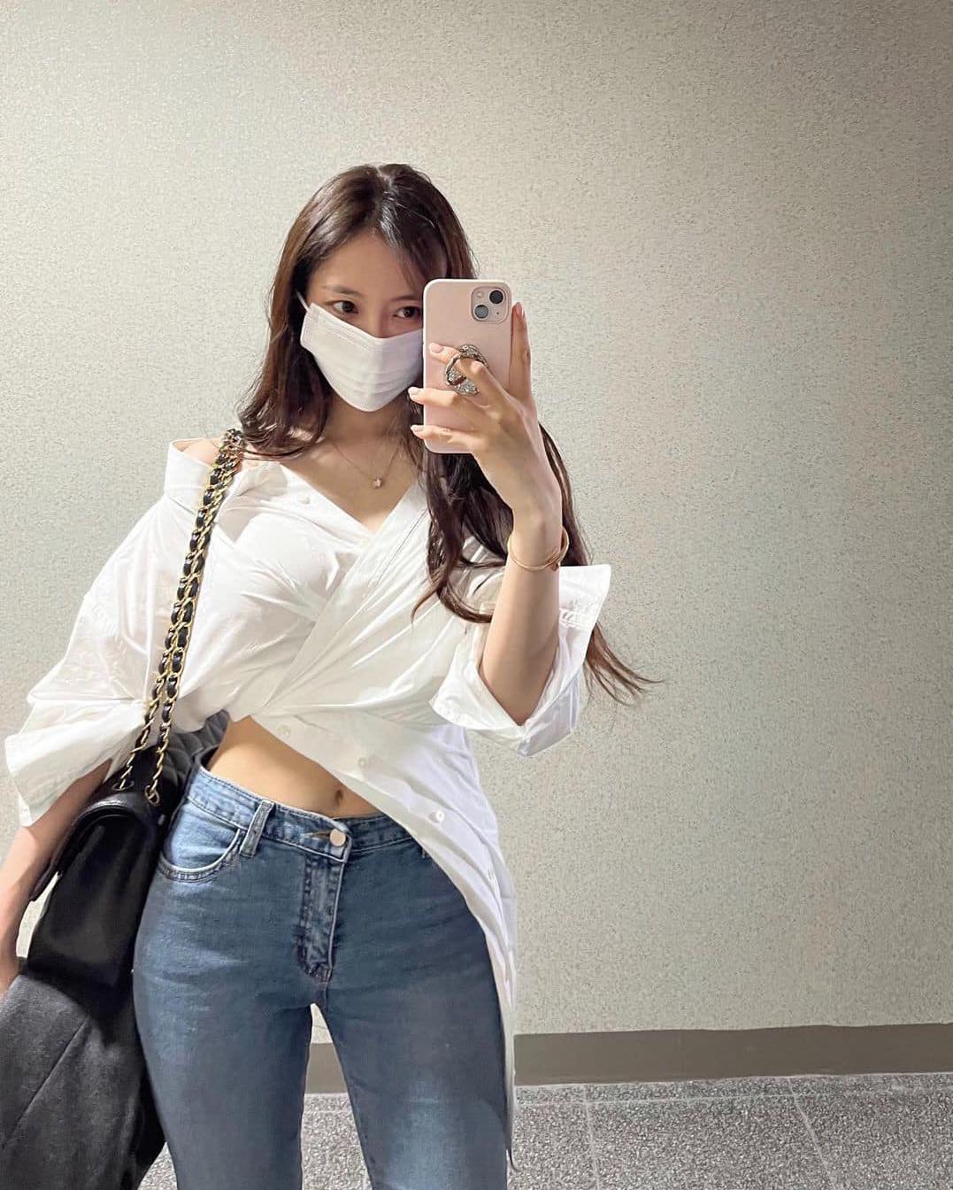 캐주얼하게 청바지+샤넬백👖👜 이미지