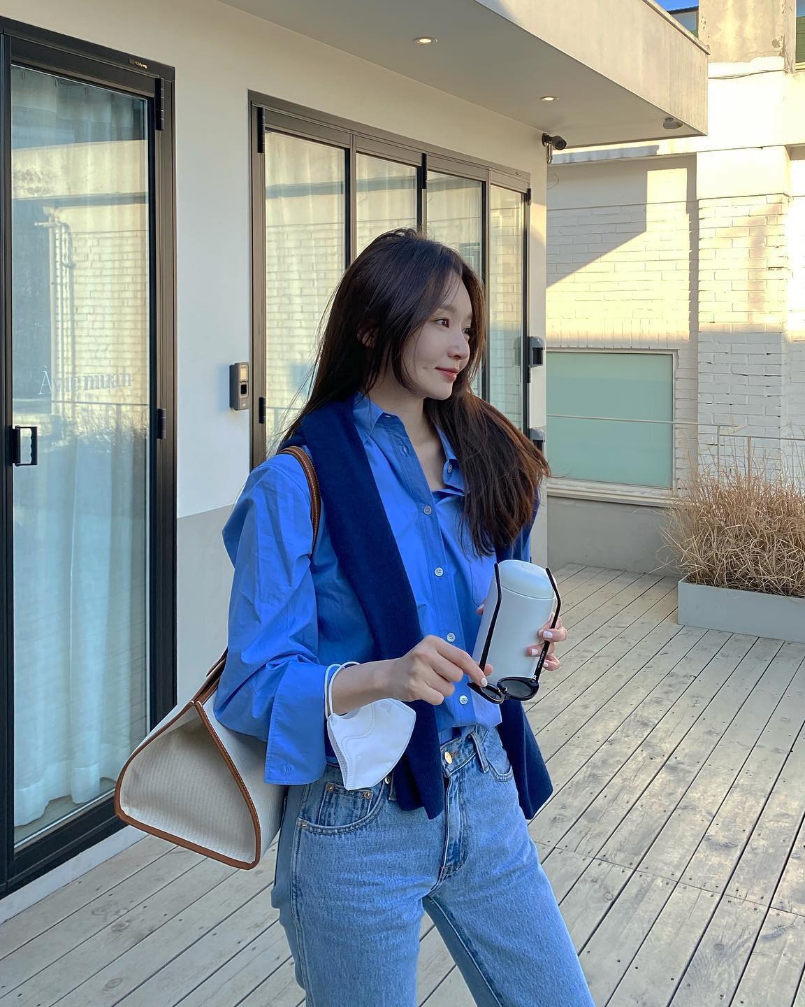 셔츠에 걸치는게 멋인 계절🍂🤍 이미지
