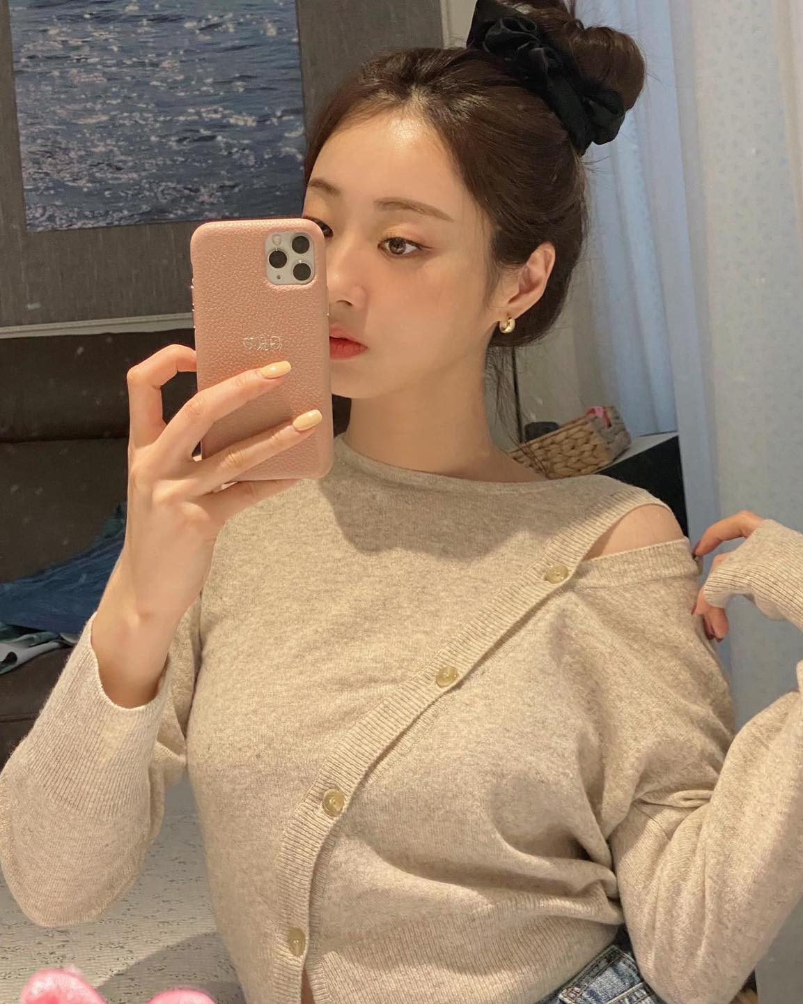 선선할 땐 얇은 니트에 청바지💙✔️ 이미지