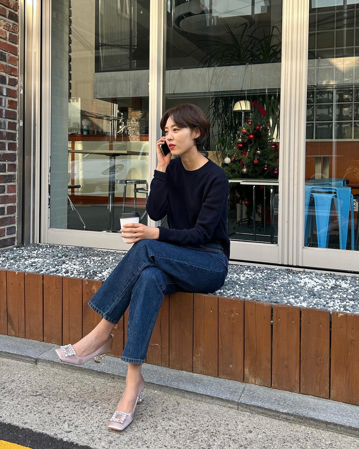 선선할 땐 얇은 니트에 청바지💙✔️ 이미지