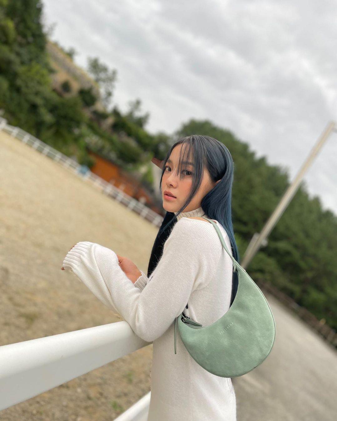 김세정 가을 호보백룩👜💚@롱샴
가을과 딱 어울리는 가방 코디🍂🤎청순하게 따라해 #광고 이미지