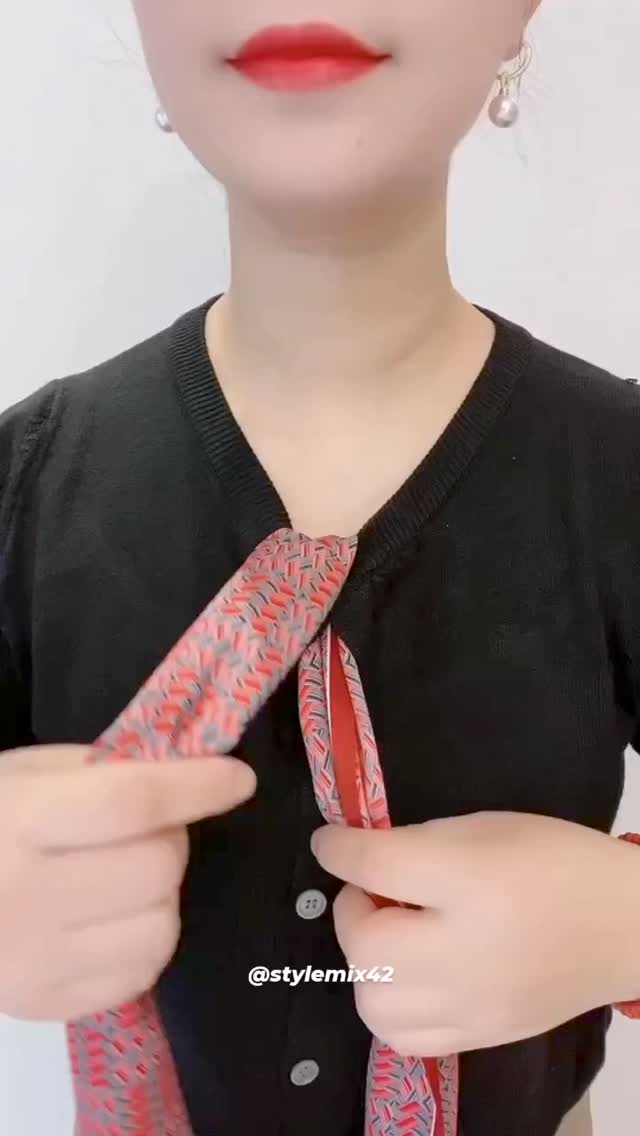 가디건에 스카프 스타일링 꿀팁❤️ 이미지