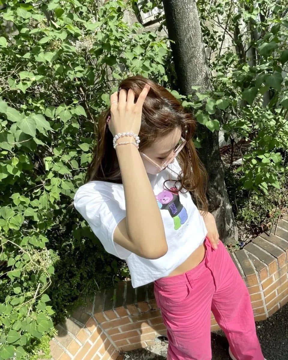 쨍한 핑크 팬츠로 포인트 줄까🩷 이미지9