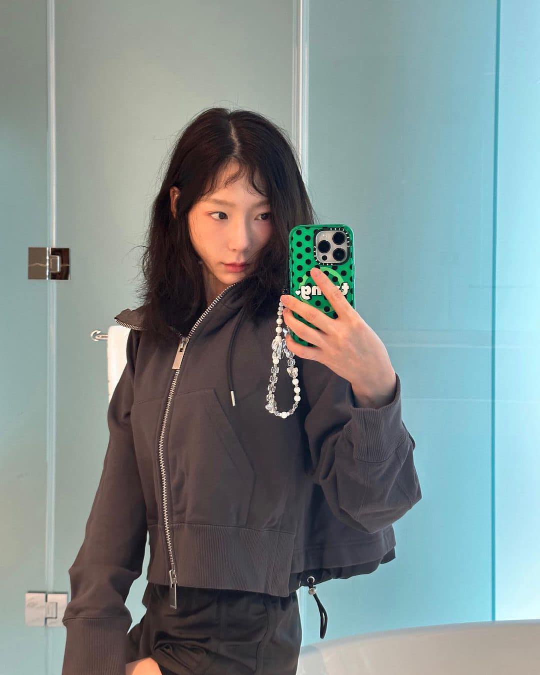 탱구의 러블리한 폰스트랩🤍🖤 이미지
