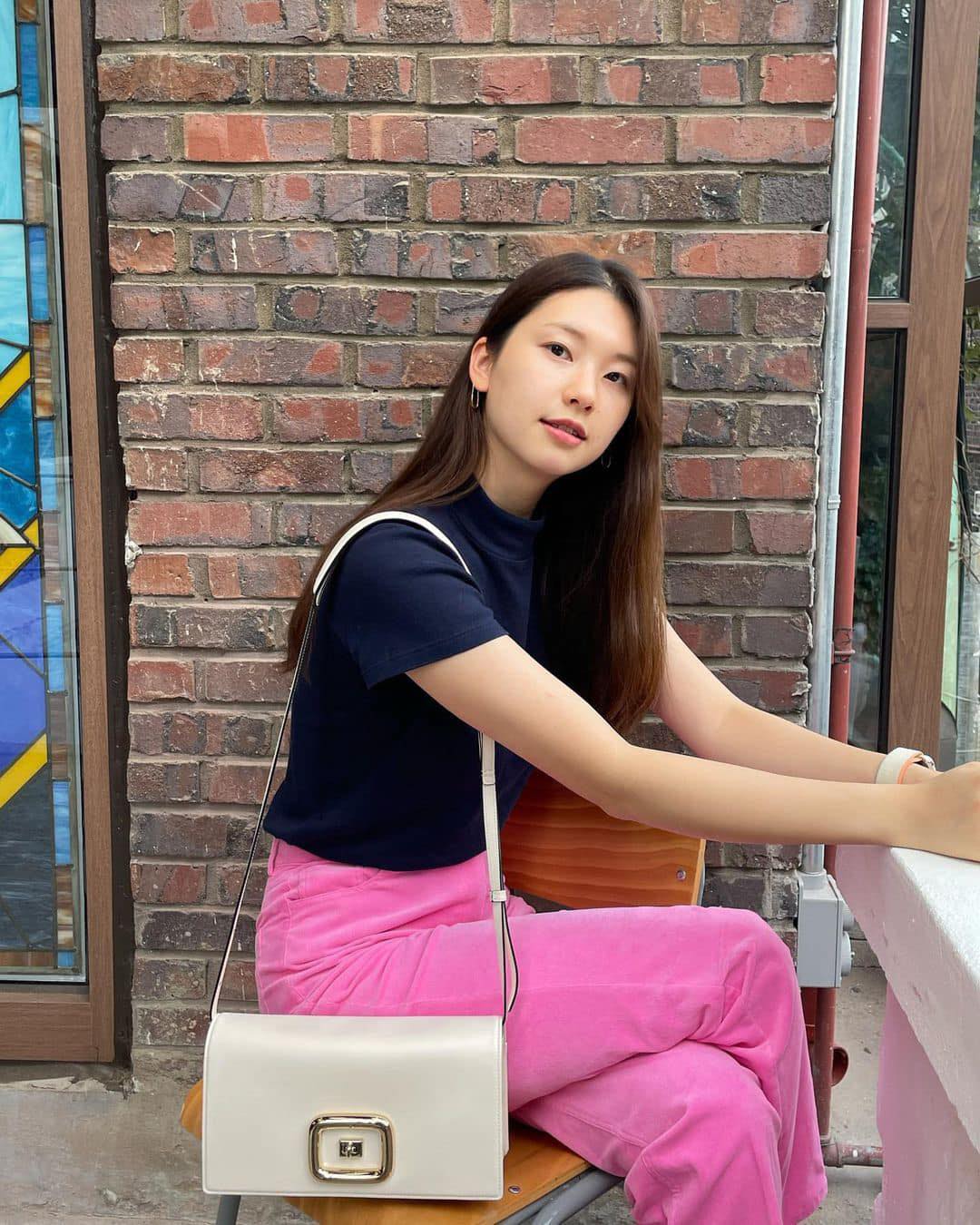 쨍한 핑크 팬츠로 포인트 줄까🩷 이미지2