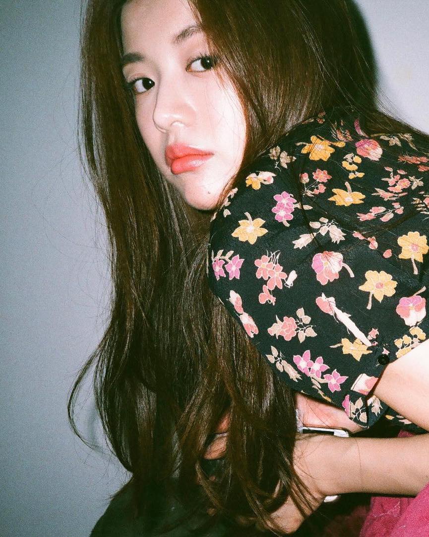 꽃미모 고윤정💐플로럴탑 코디🖤 이미지