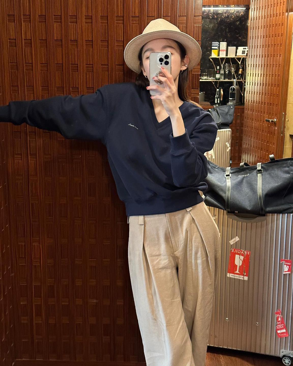 네이비 맨투맨으로 깔끔하게💙 이미지