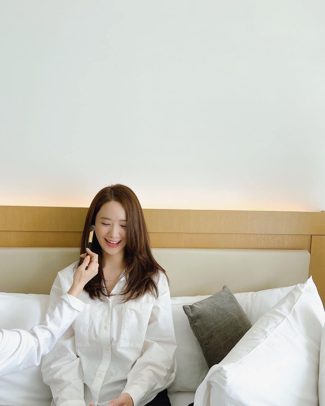 청순한 화이트 셔츠 입을래👔🤍 이미지