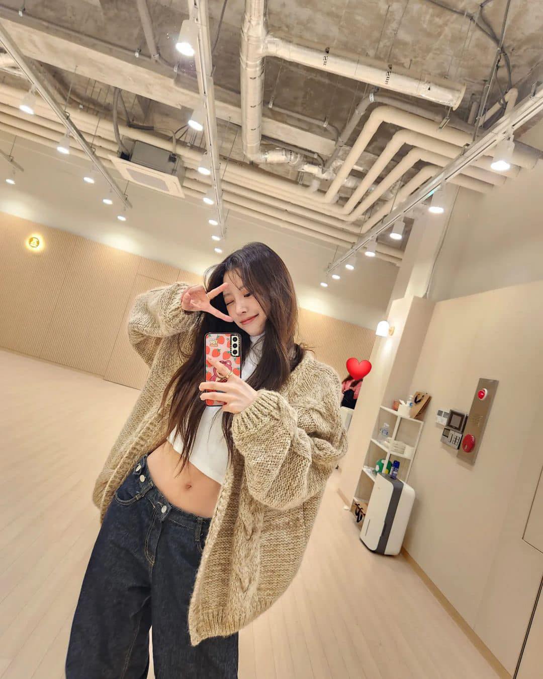 러블리한 크롭티+가디건 조합🤍💜 이미지
