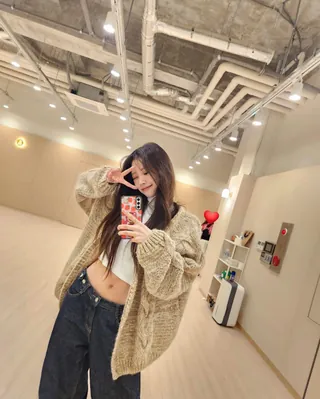 러블리한 크롭티+가디건 조합🤍💜 이미지