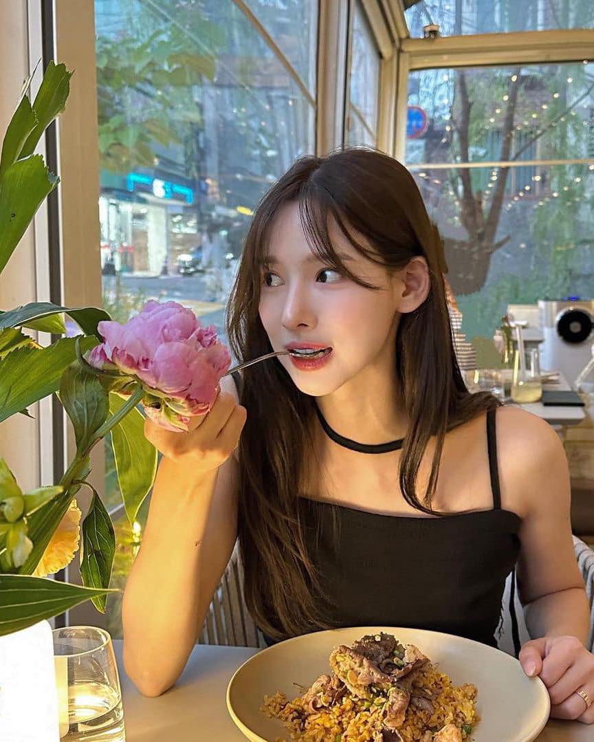 아직 낮엔 끈나시 가능해🖤☀️ 이미지