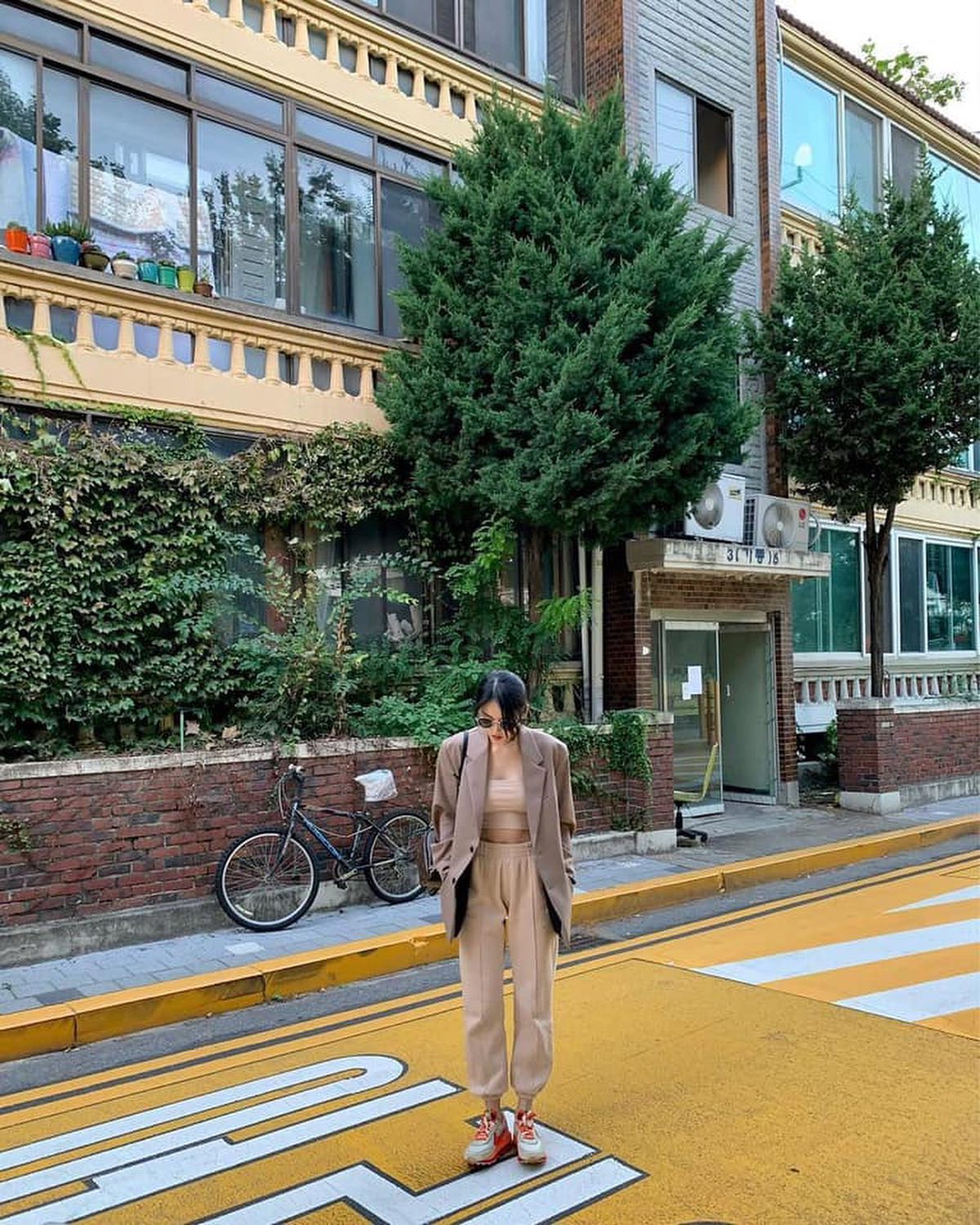 가을 분위기 브라운 블레이져🤎 이미지"