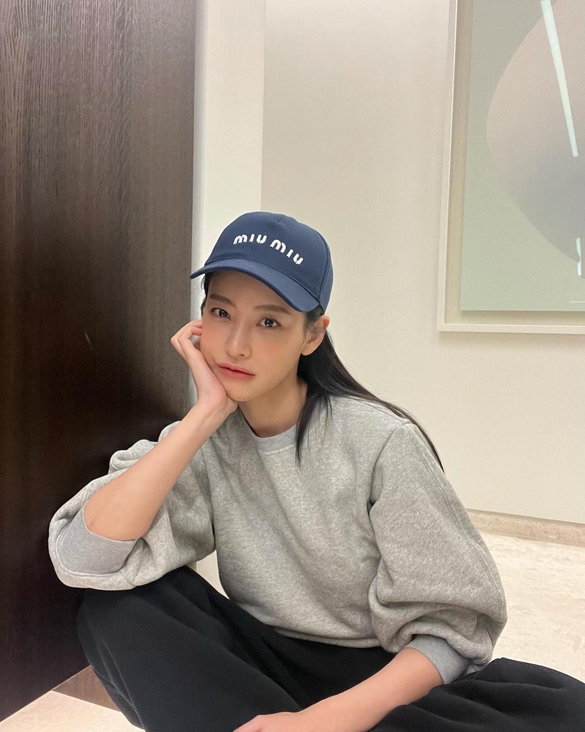 가을룩 필수 포인트🧢네이비 볼캡 이미지