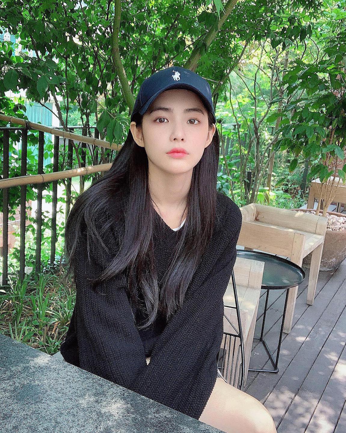 가을룩 필수 포인트🧢네이비 볼캡 이미지