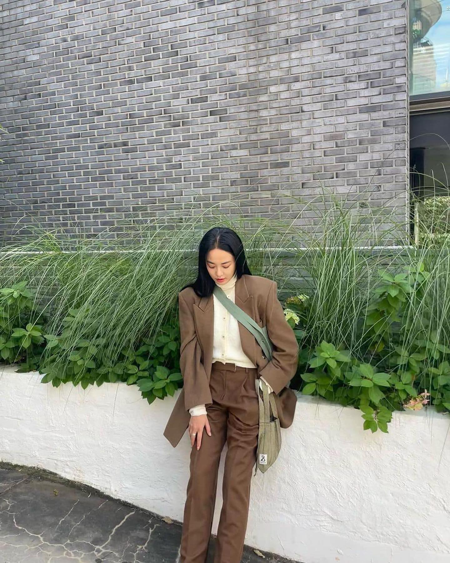 가을 분위기 브라운 블레이져🤎 이미지
