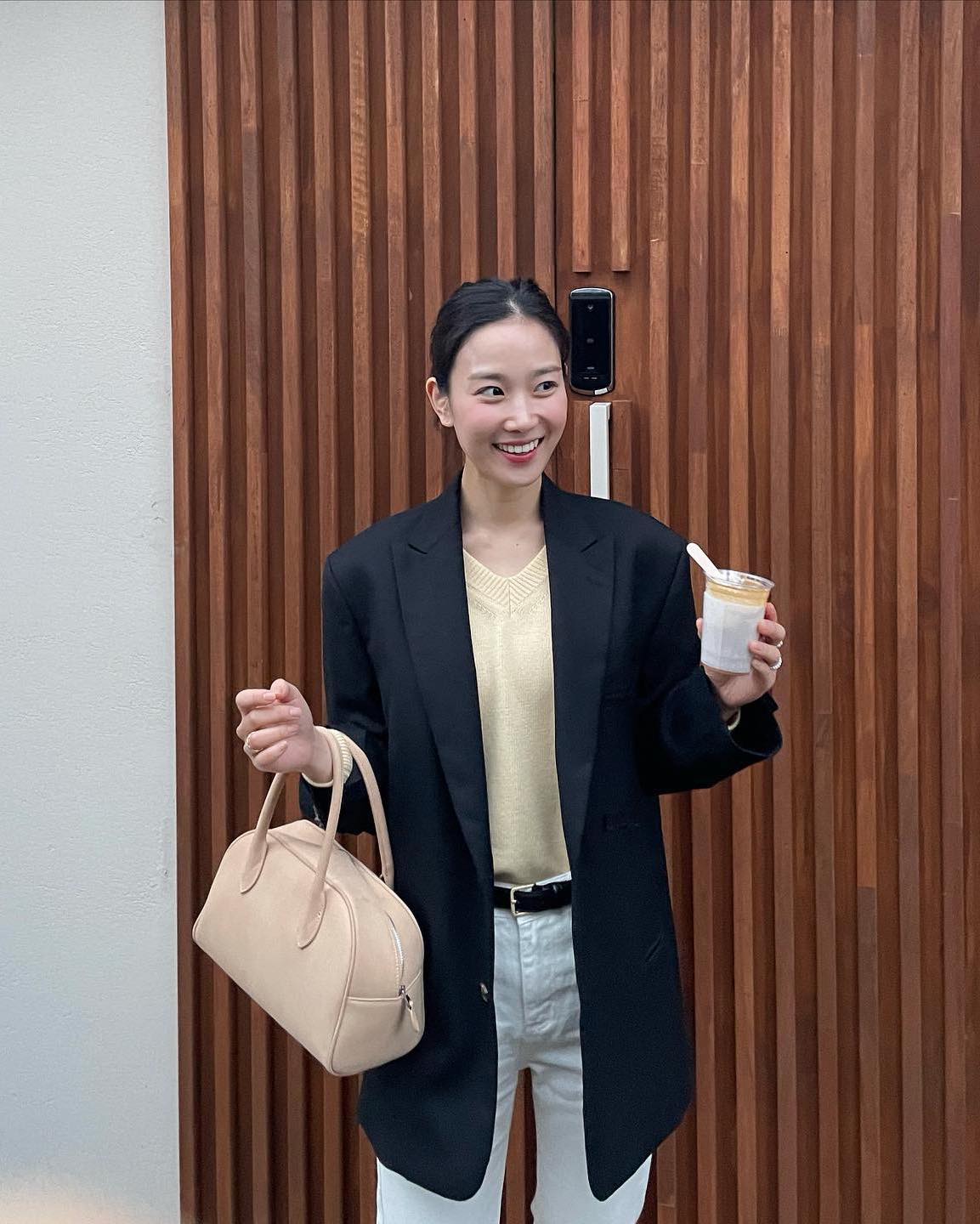 기본 검정 블레이저 7가지 코디🖤 이미지