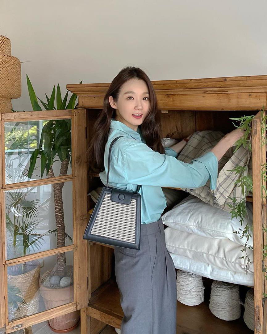 회색 슬랙스 10가지 출근룩🥣🩶 이미지