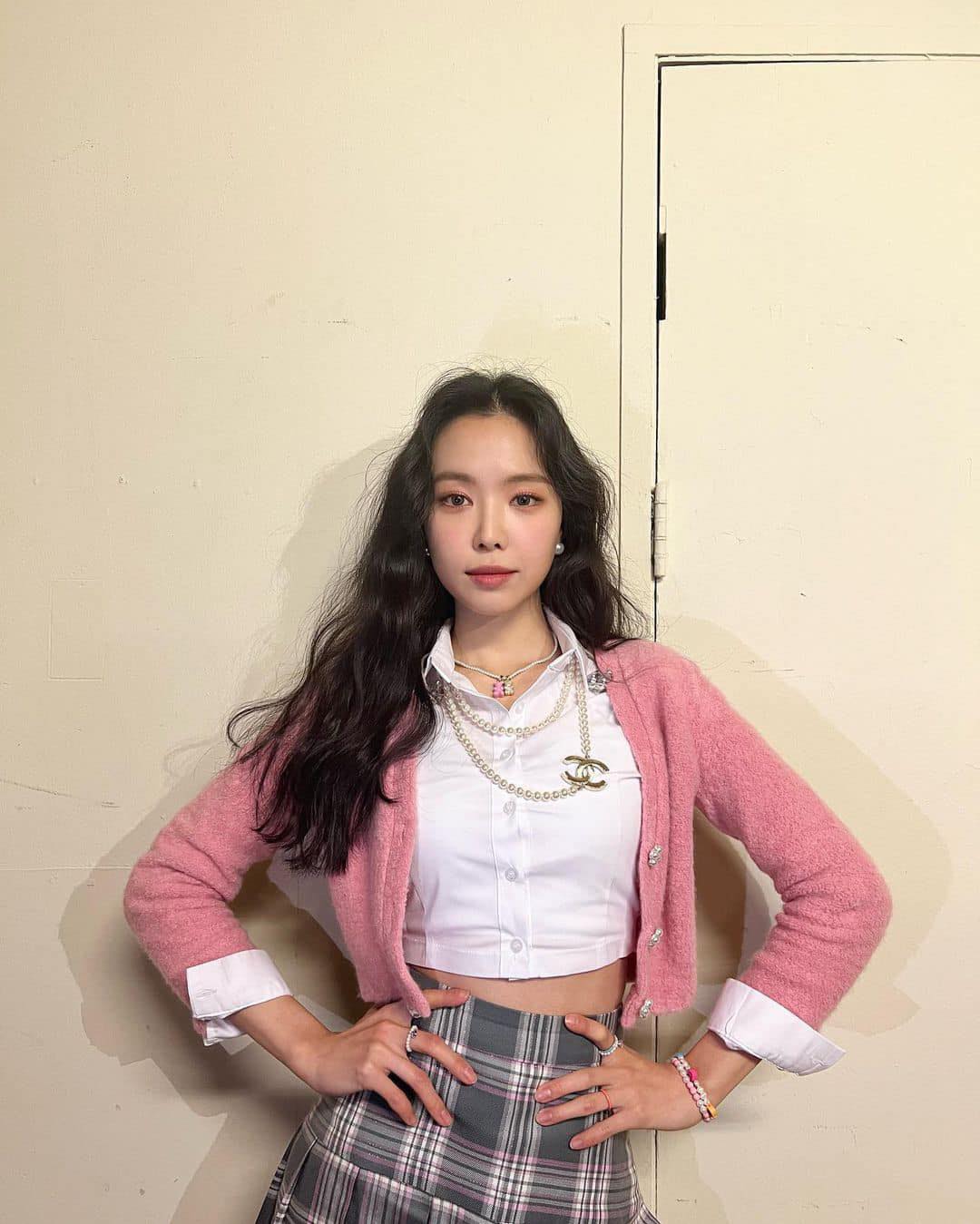 산뜻한 핑크 니트 입을 시기야💕 이미지