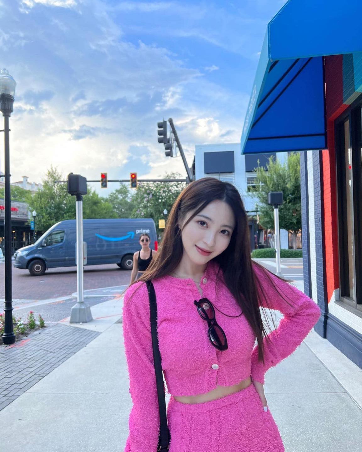 산뜻한 핑크 니트 입을 시기야💕 이미지