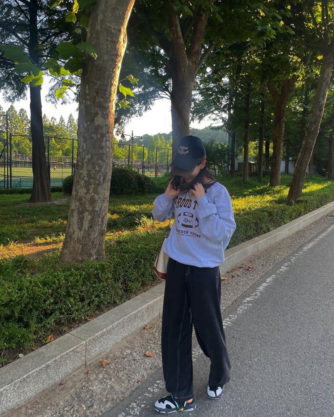 기본템인 회색 맨투맨🩶입자 이미지
