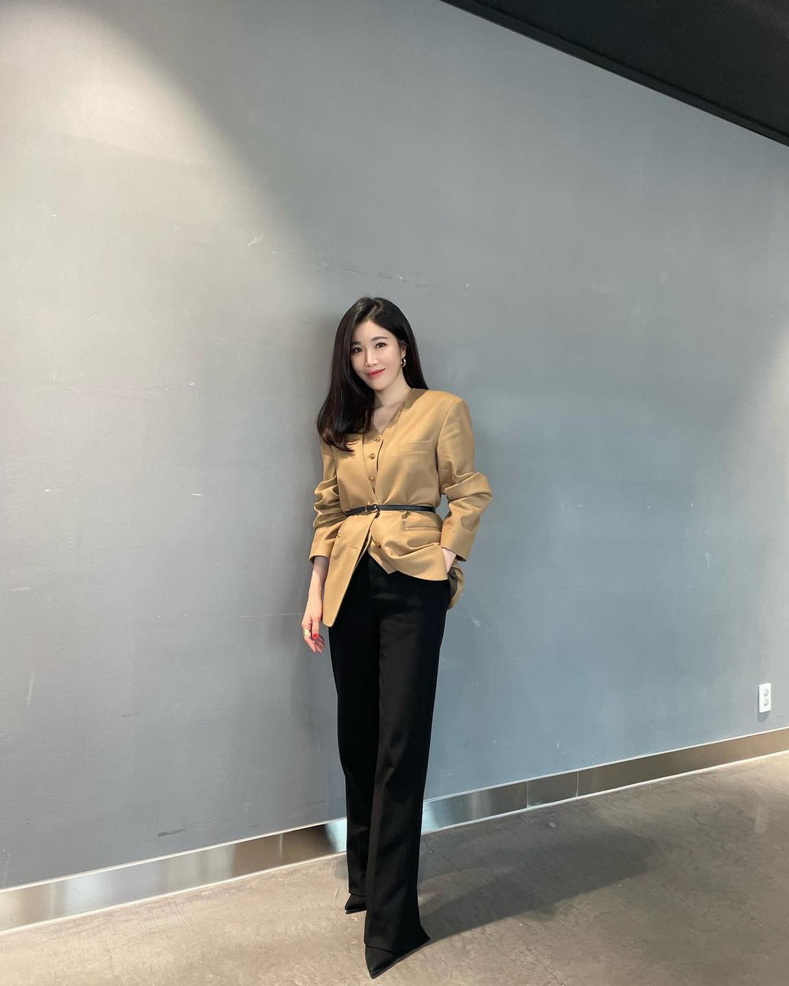 베이지 자켓 10가지 코디🤎🖤 이미지4