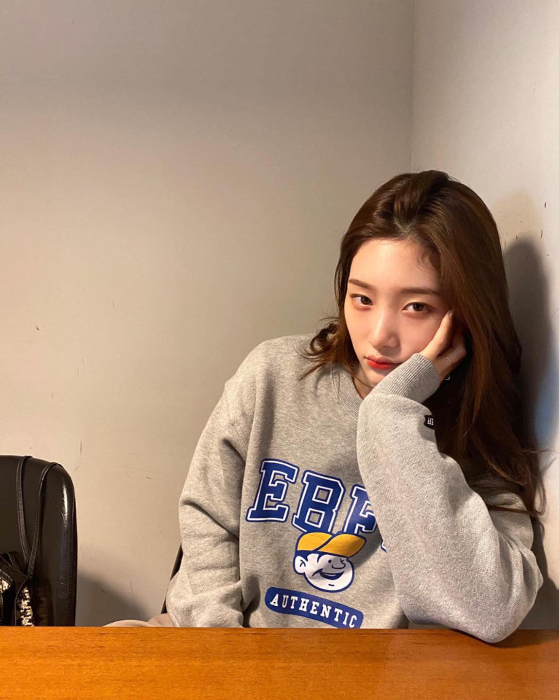 기본템인 회색 맨투맨🩶입자 이미지