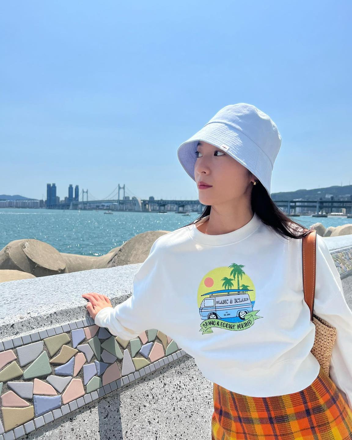 깔끔한 화이트 맨투맨 어때🙌🏻🤍 이미지