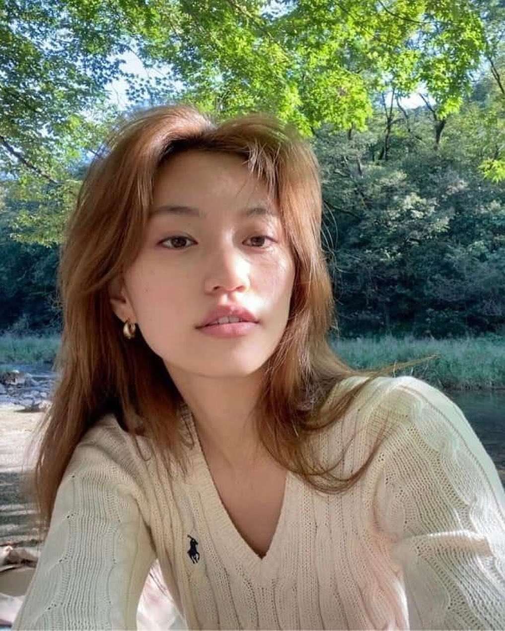 쉬운 폴로 브이넥 니트 코디🐎💙 이미지